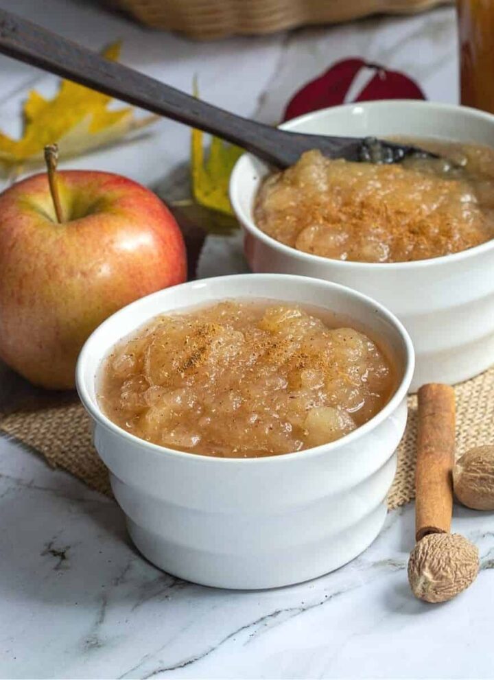 applesauce served in two bowls