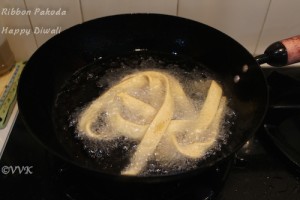 RibbonPakodaFrying