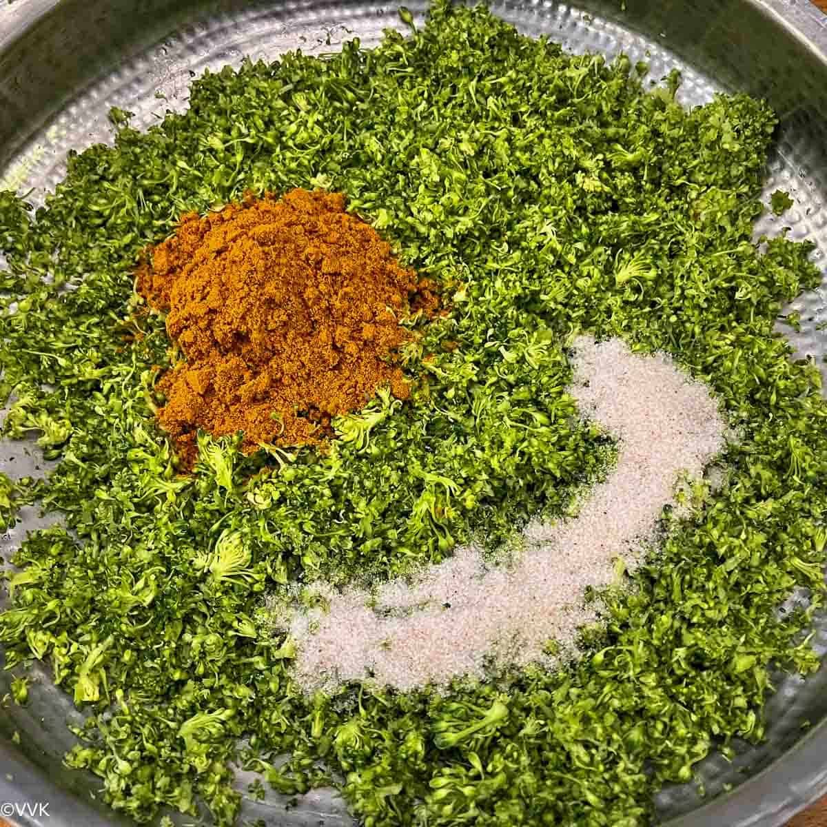 grated broccoli with spices