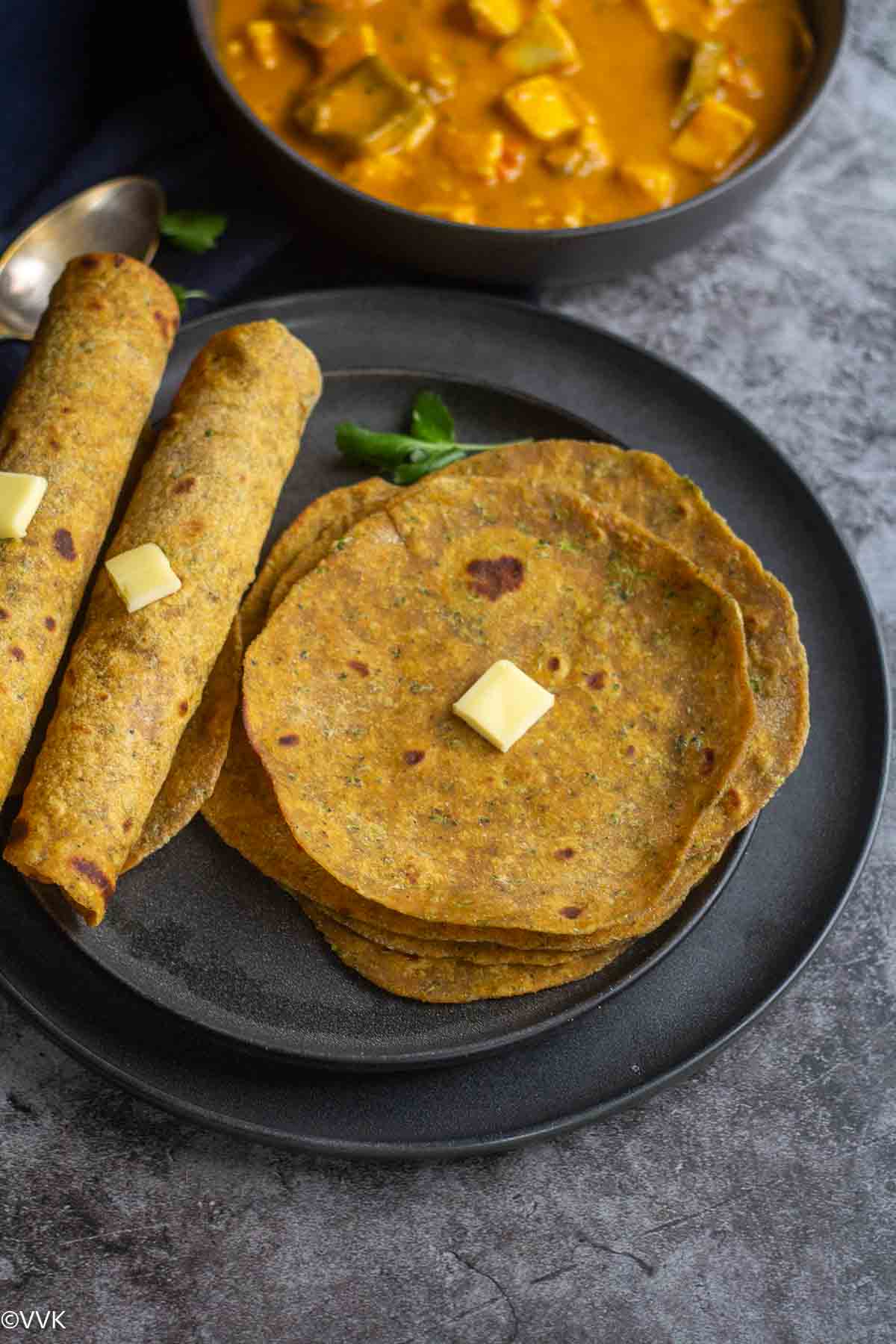 broccoli chapati served with paneer