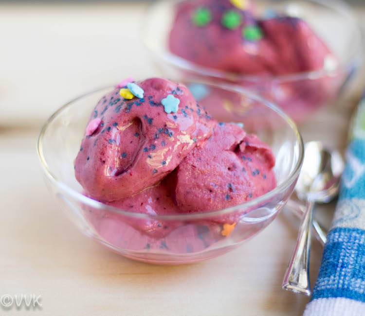 How to Make Mixed Berry Frozen Yogurt - Manila Spoon