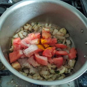 Thengai Paal Kuzhambu | Mochai Kuzhambu | Coconut Milk & Beans Curry