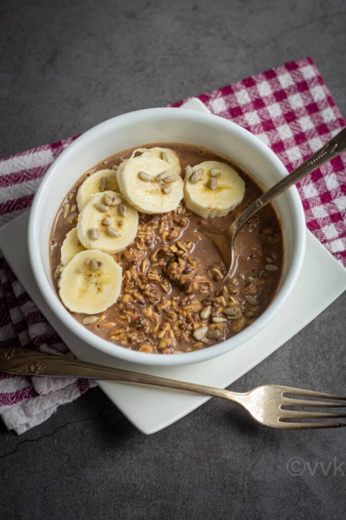 Simple & Delicious Chocolate Peanut Butter Overnight Oats