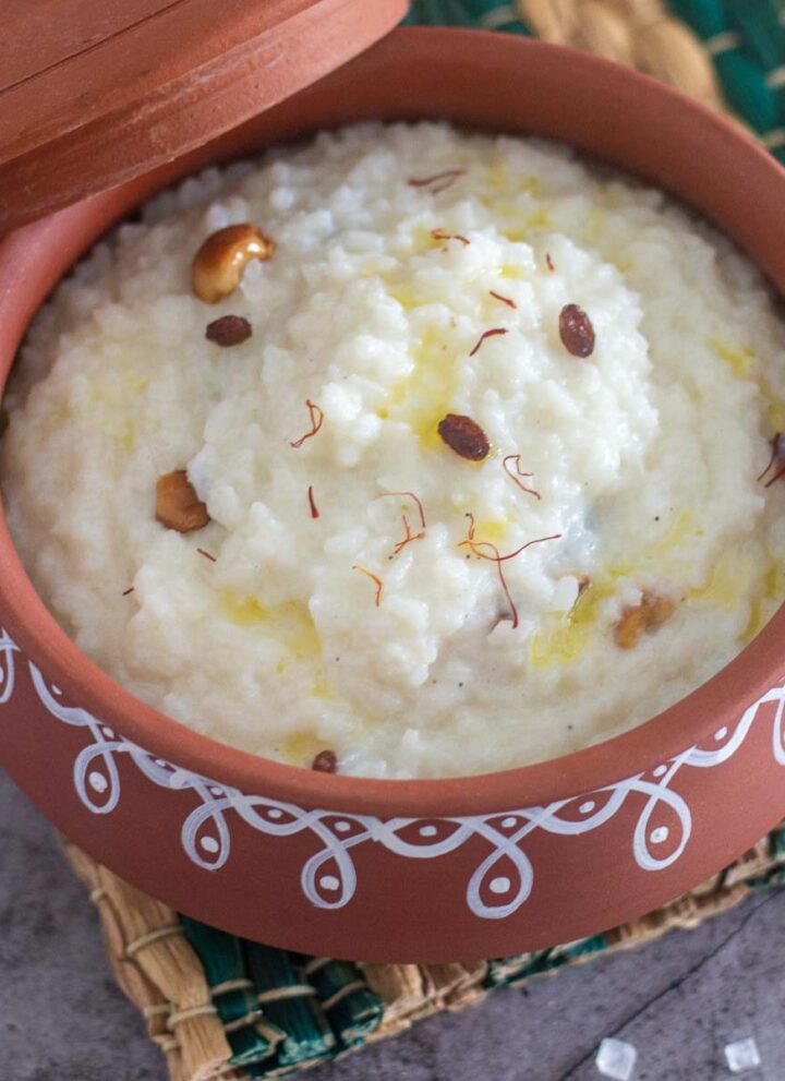 square image of kalkandu pongal served in clay pot