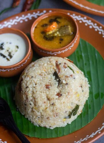 arisi upma served with sambar and chutney