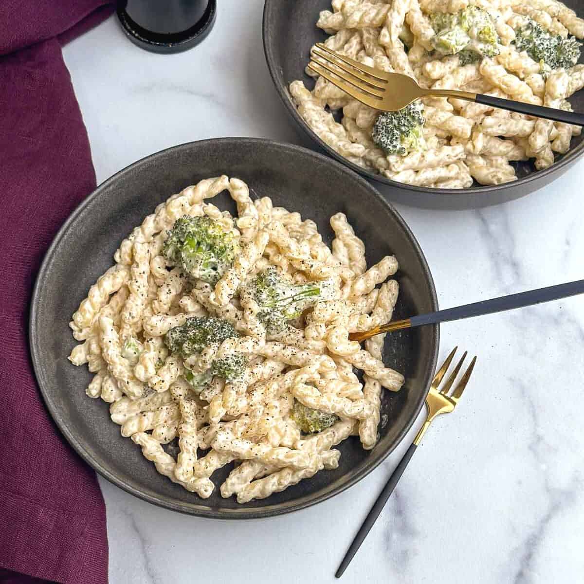 Easy Cream Cheese Pasta with Broccoli - Vidhya's Vegetarian Kitchen