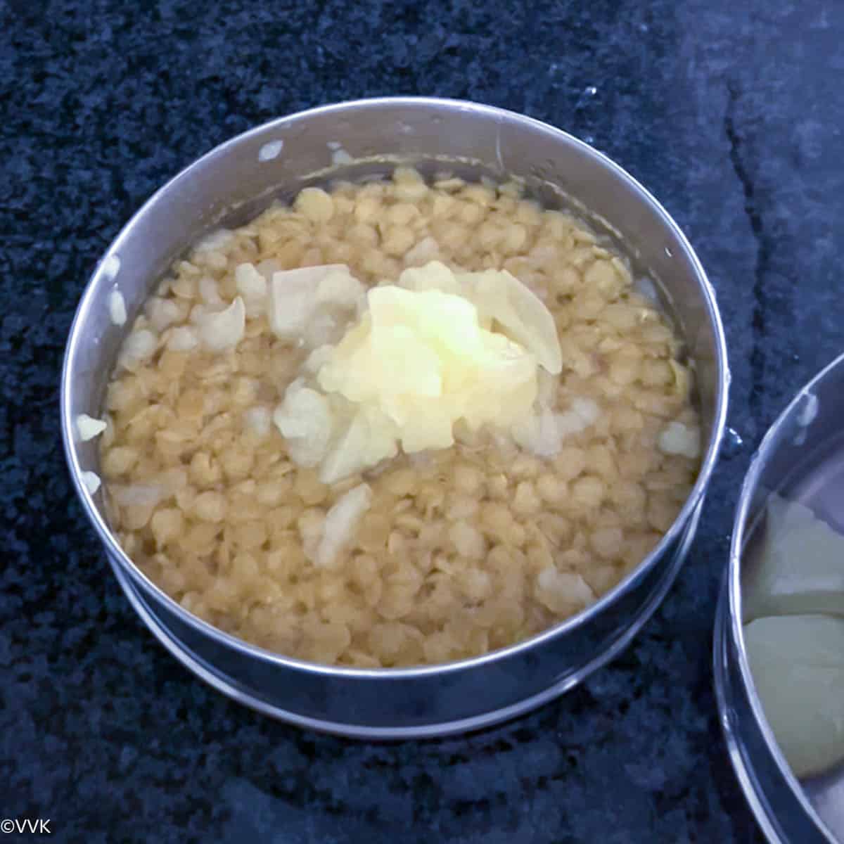 preparing the mashed mango