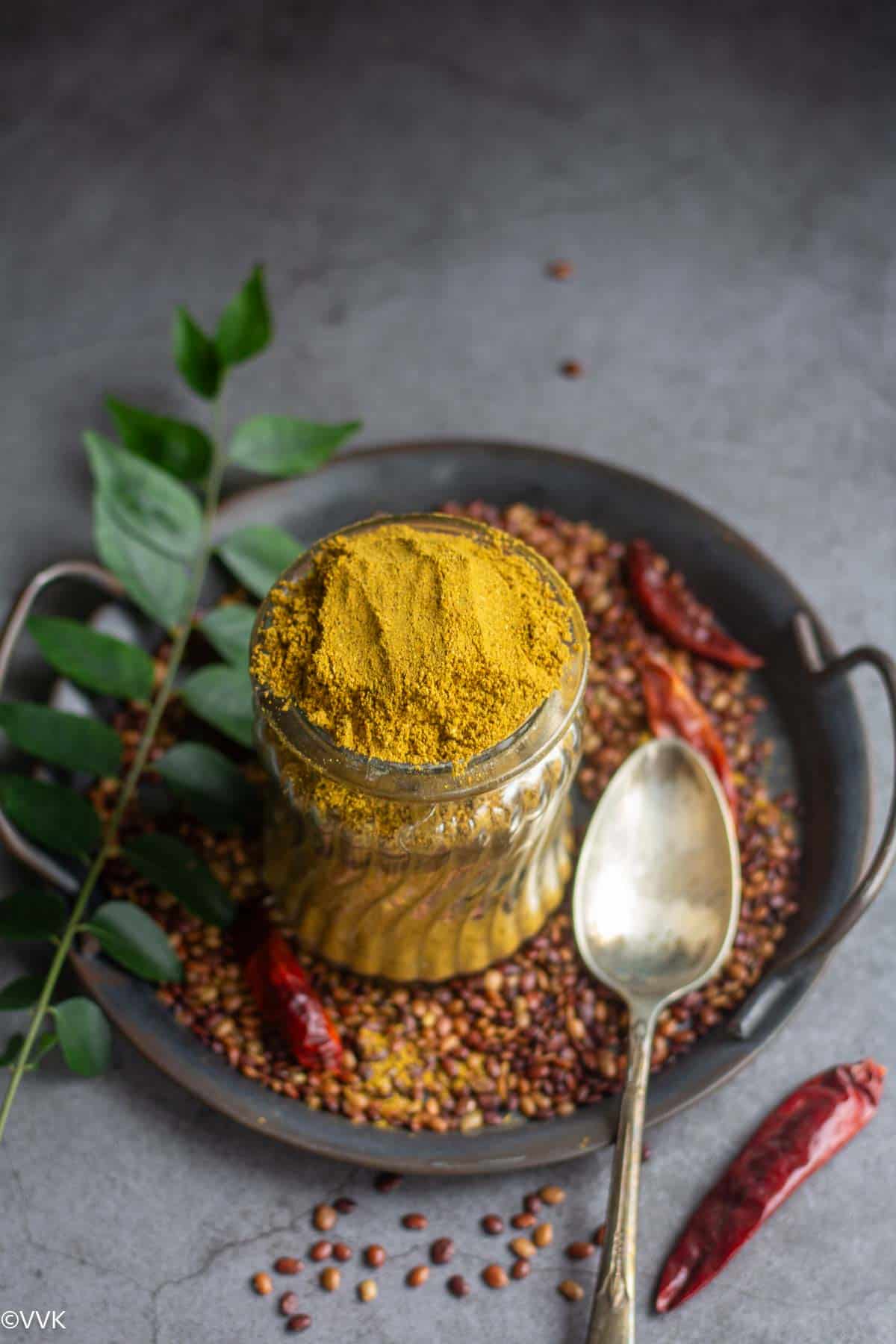 kollu rasam podi served in tray filled with horsegram