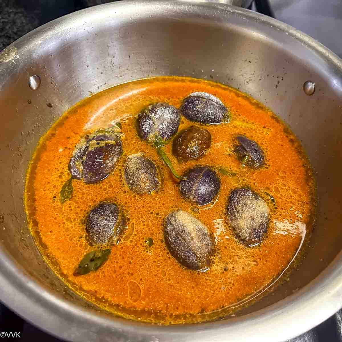 adding tamarind spice water with salt