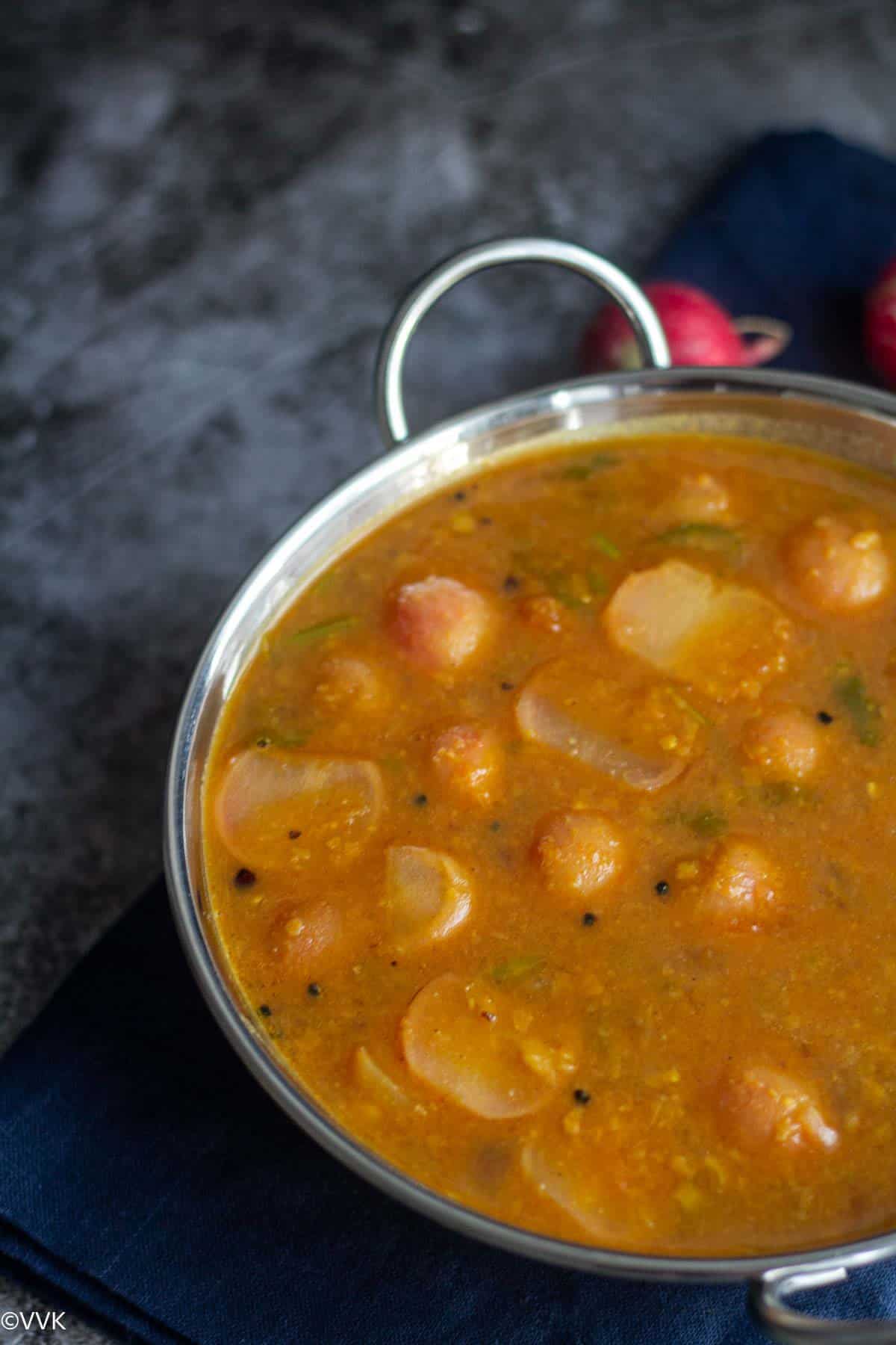 close up shot of mullangi sambar